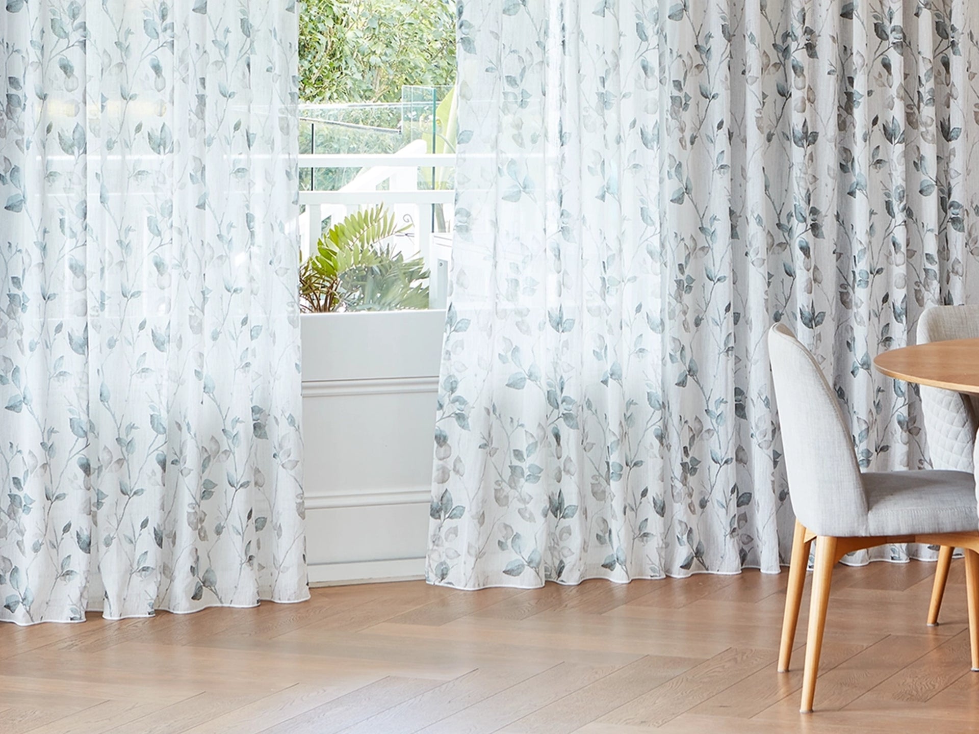 cs-guide-curtains_3645d832-c137-4a81-91f1-8f3e7f99e38d-The Interiors Group